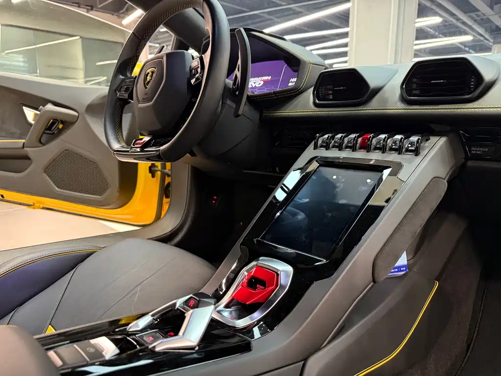 LAMBORGHINI HURACÁN