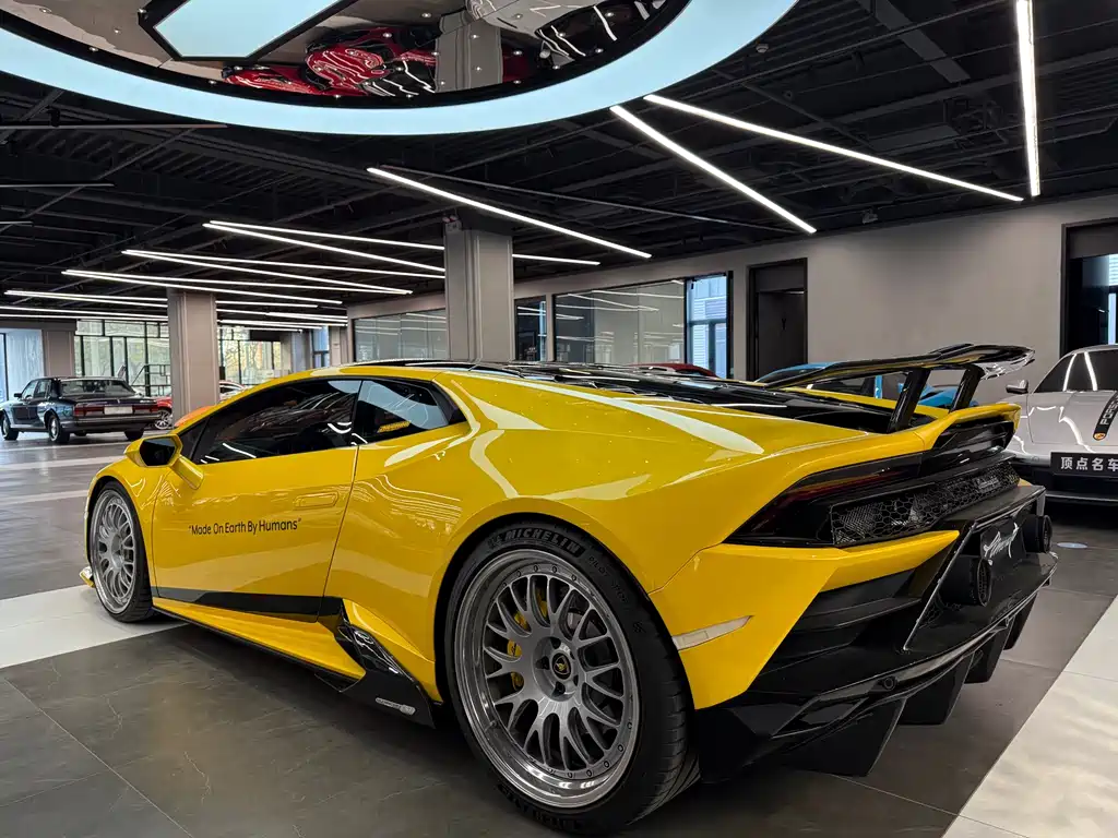 LAMBORGHINI HURACÁN