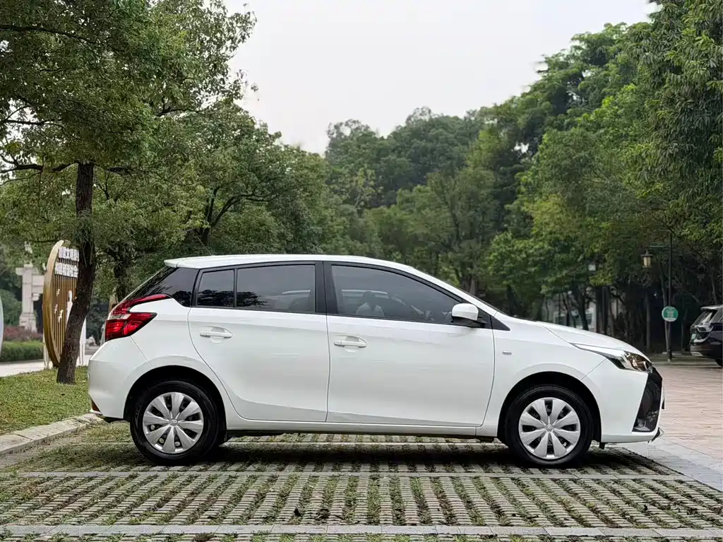Toyota Yaris L — миниатюра 18
