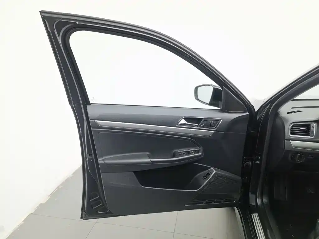 Volkswagen Lavida — миниатюра 8