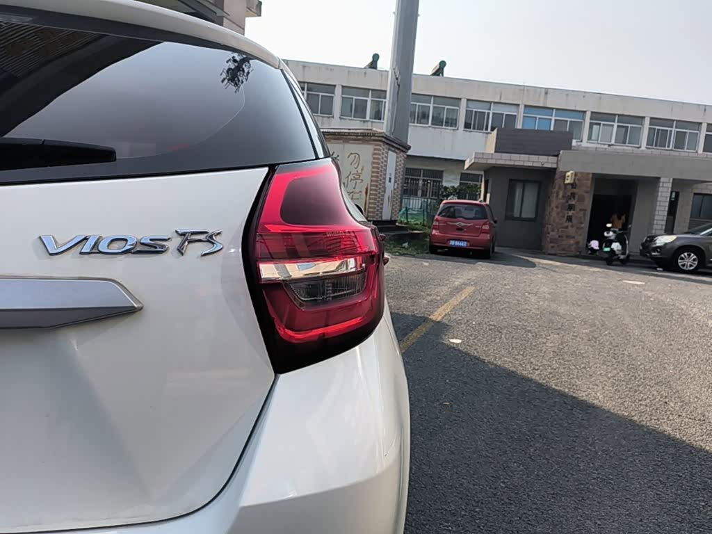 Toyota Vios FS 1.5 л 2021 г. Белый, пробег 20900 км