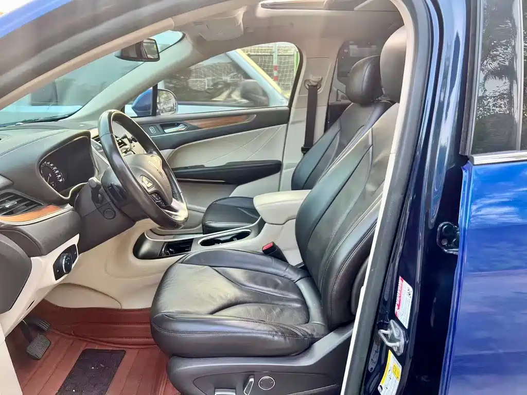 Lincoln MKC — миниатюра 6