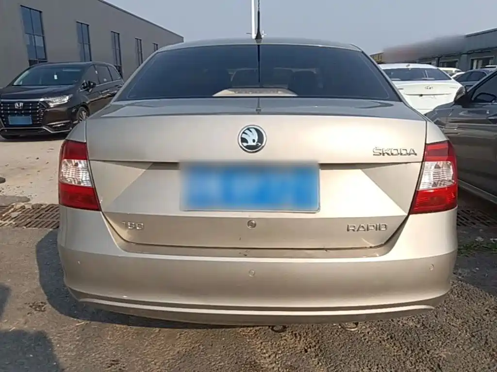 Skoda Rapid — миниатюра 6