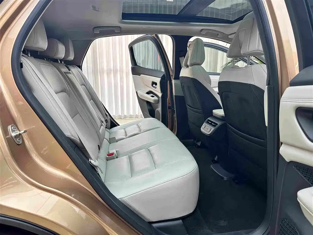 Nissan Ariya - фото 11