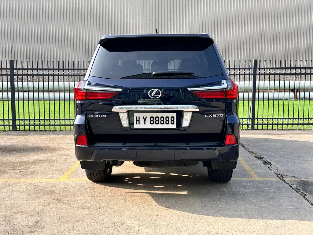 LEXUS LX