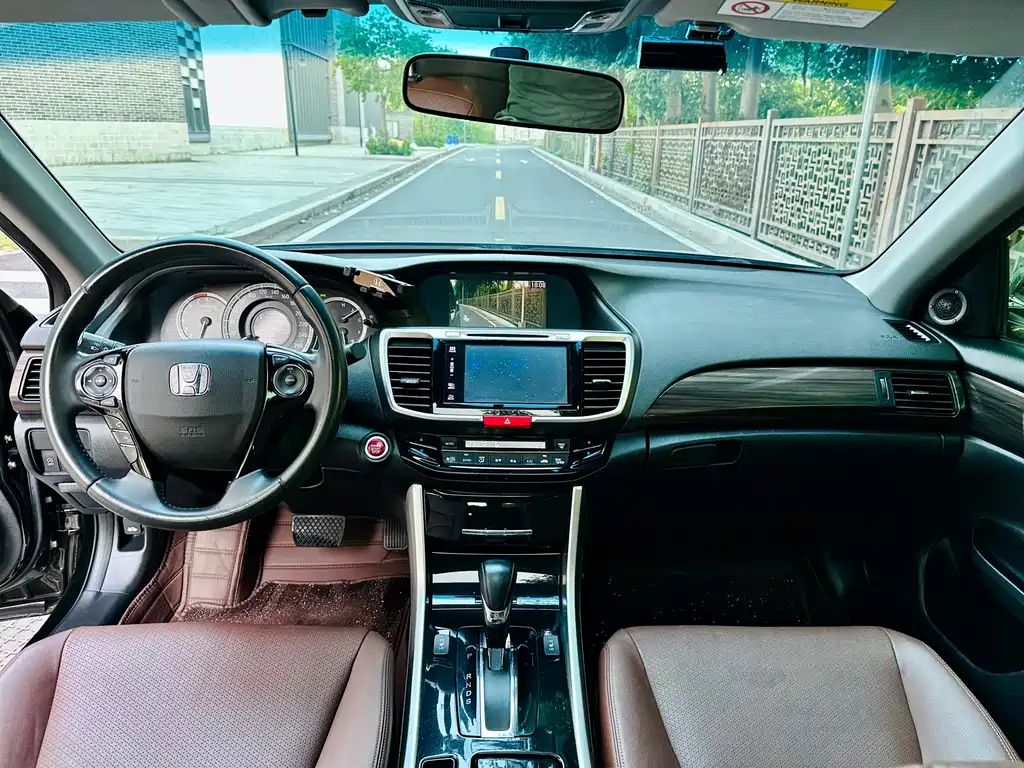 Honda Accord — миниатюра 17