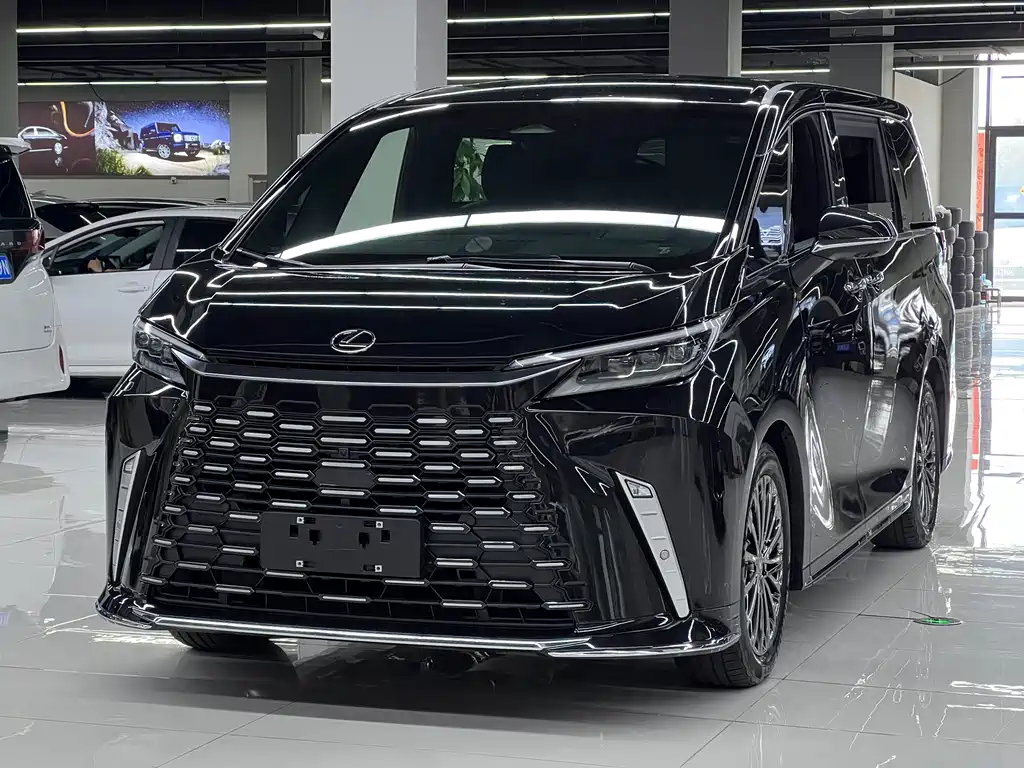 Lexus LM