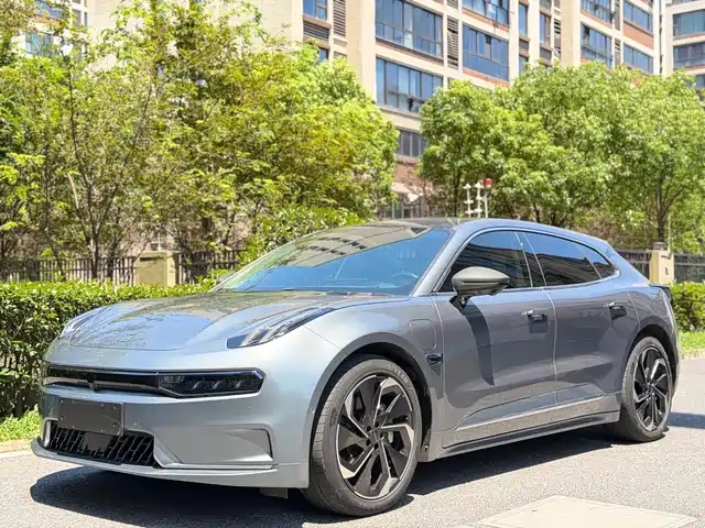 2022 Zeekr 001