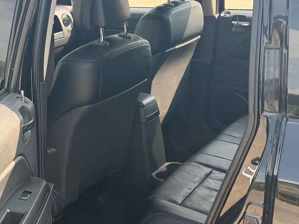 Jeep Compass (Import) — миниатюра 12