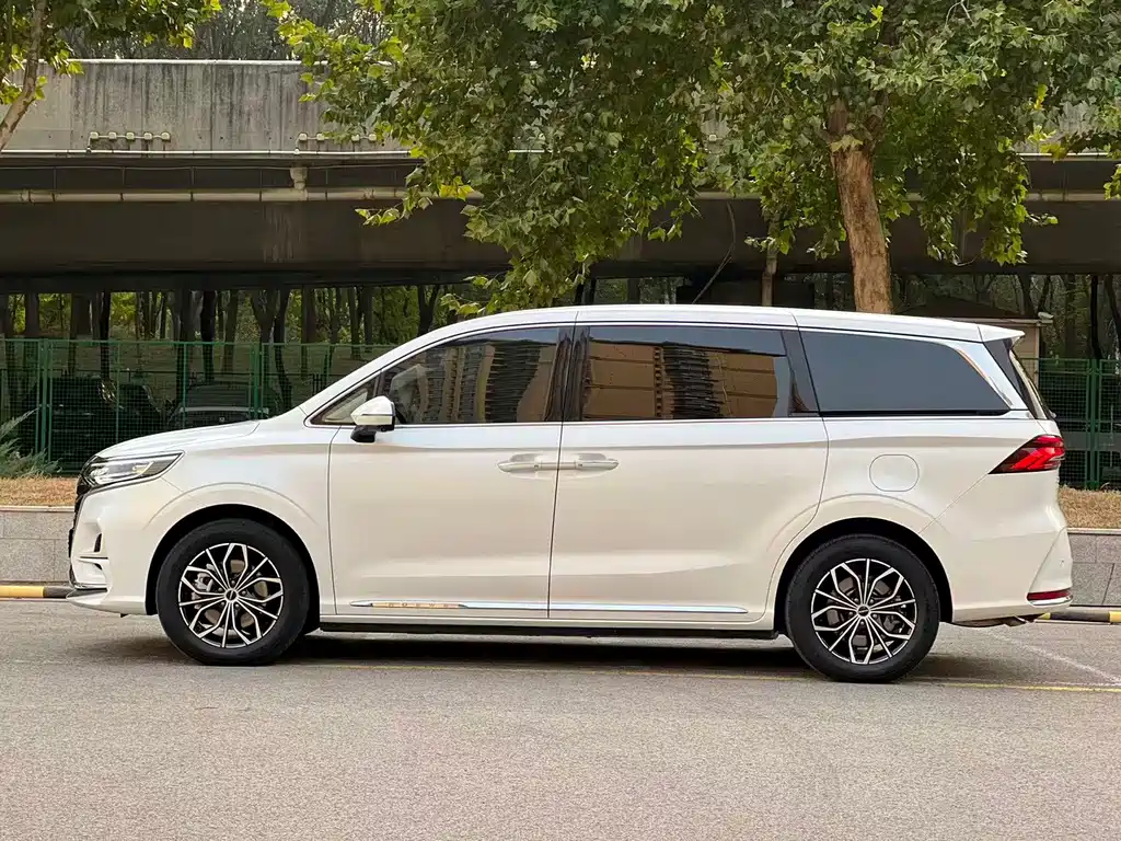 Roewe iMAX8 New Energy — миниатюра 3
