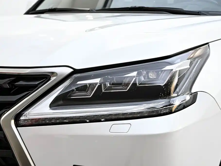 Lexus LX — миниатюра 8
