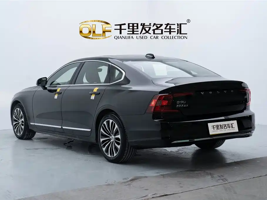 Volvo S90 2024 B5 Luxury