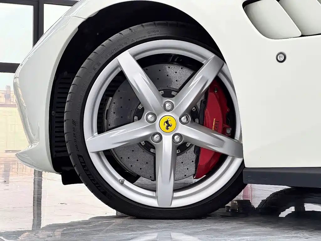 Ferrari GTC4Lusso — миниатюра 8