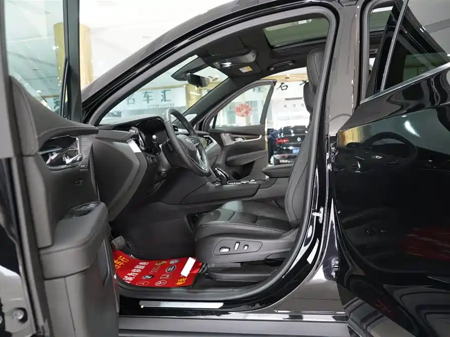 Cadillac XT6 2025 2.0T мест Luxury Executive