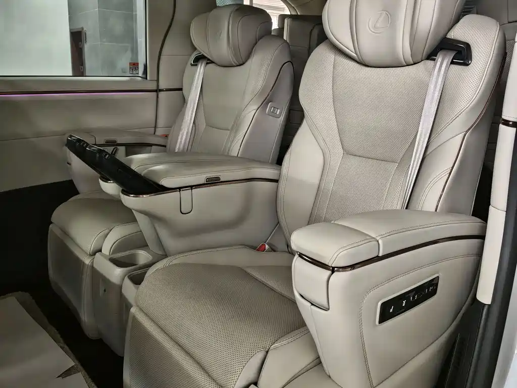 Lexus LM — миниатюра 9