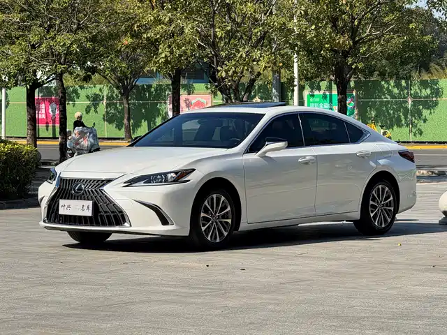 LEXUS ES 2023