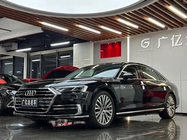 AUDI  A8 2022