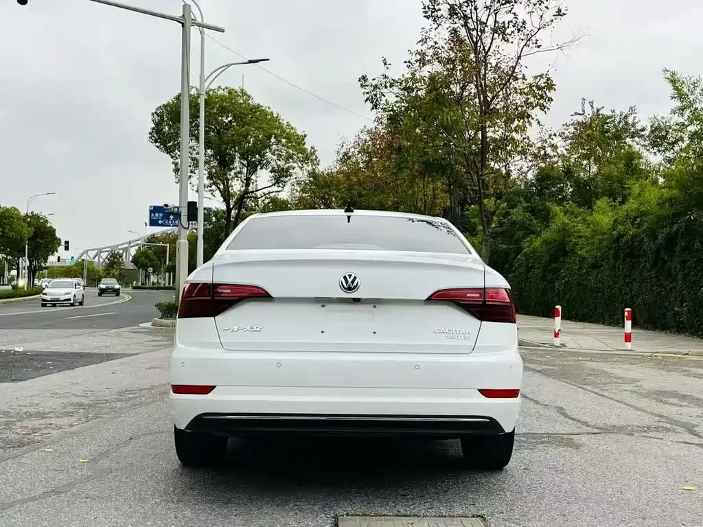 VOLKSWAGEN SAGITAR