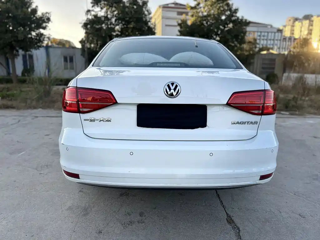 Volkswagen Sagitar 2018 1.6L AT Comfort