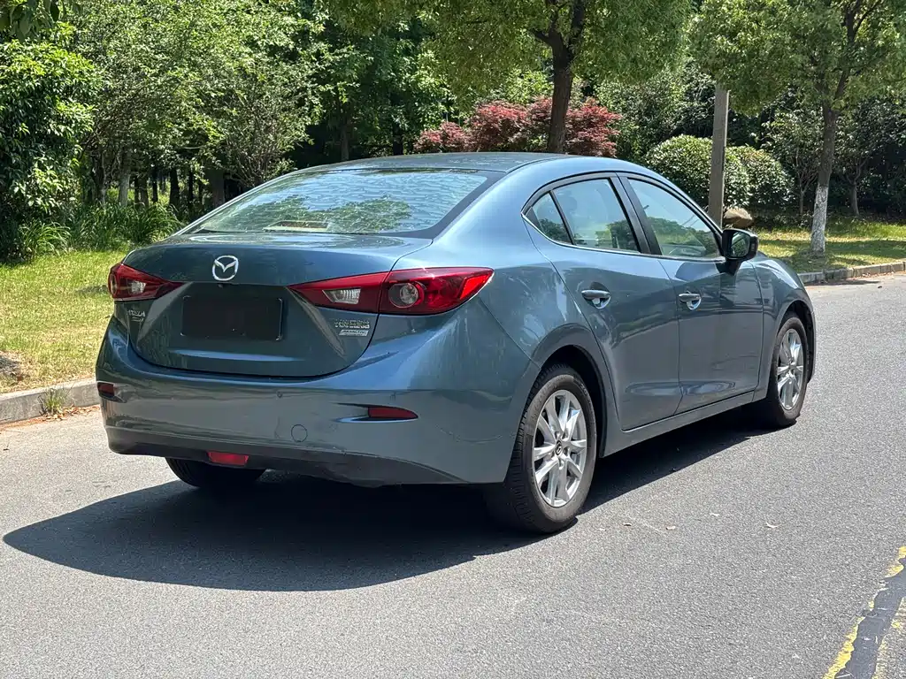 Mazda Mazda3 3 2016 1.5L AT Luxury