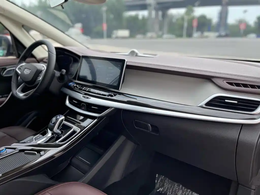 Geely Jia Ji New Energy — миниатюра 11