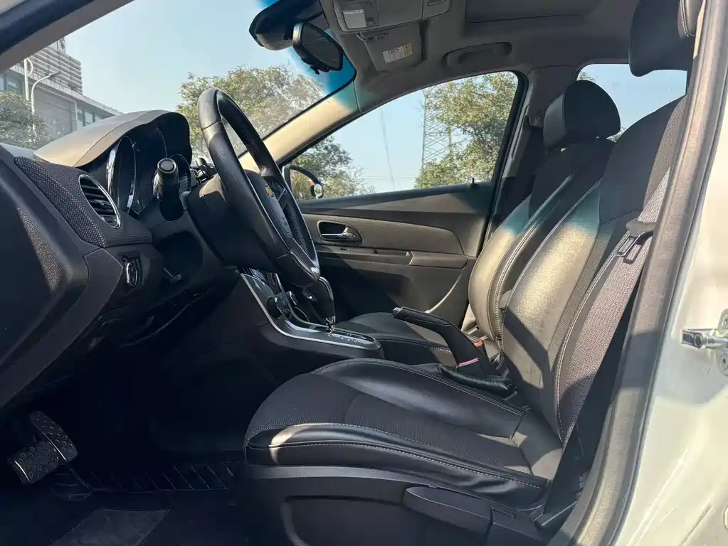 CHEVROLET CRUZE