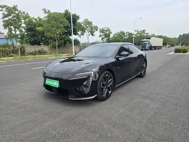 2025 Avatr 06