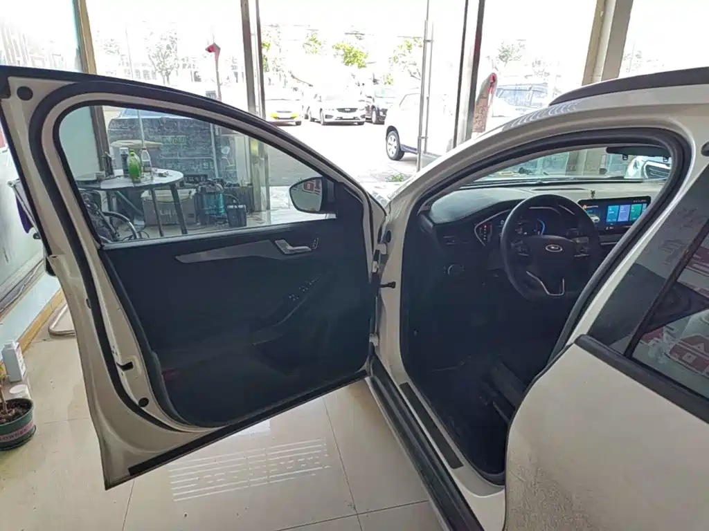 Ford Focus Active — миниатюра 16