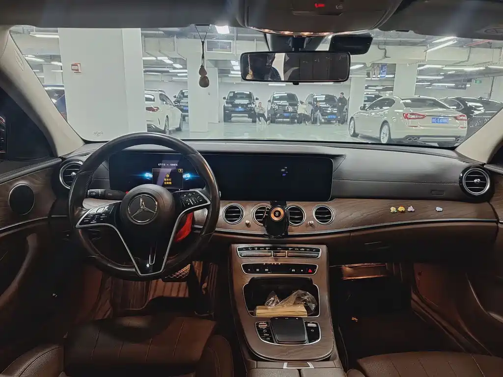 MERCEDES-BENZ E CLASS