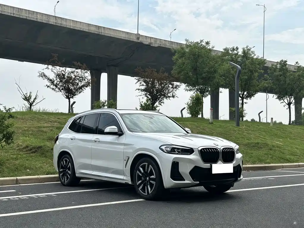 BMW iX3 2024 Lead
