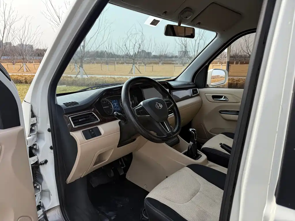 CHANGAN CROSS STAR V5