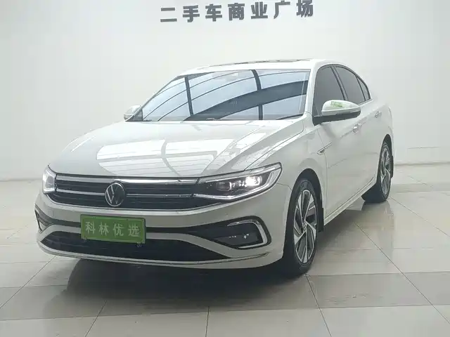 VOLKSWAGEN BORA 2024