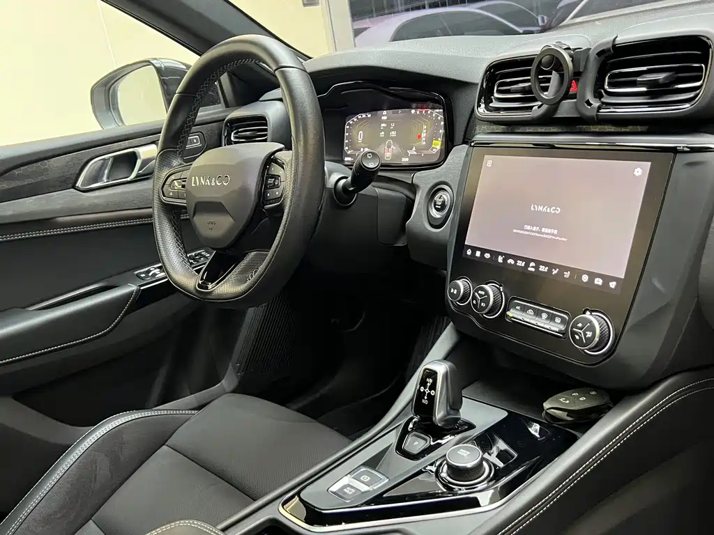 Lynk & Co 02 Hatchback — миниатюра 24