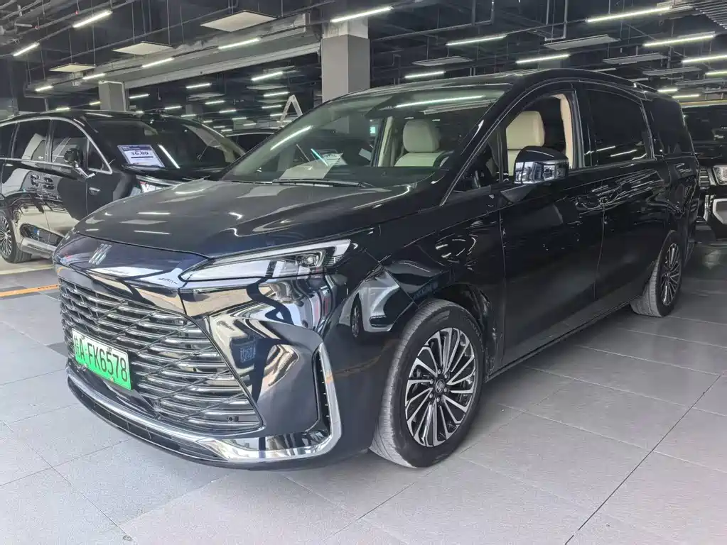Buick GL8 Hybrid 2025