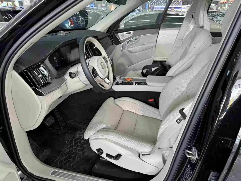 Volvo XC90 2025 B6 Luxury 6 мест