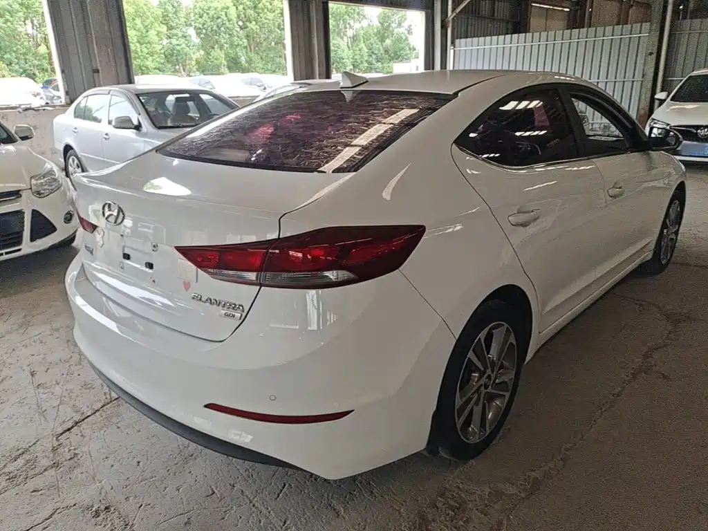 Hyundai Elantra — миниатюра 7
