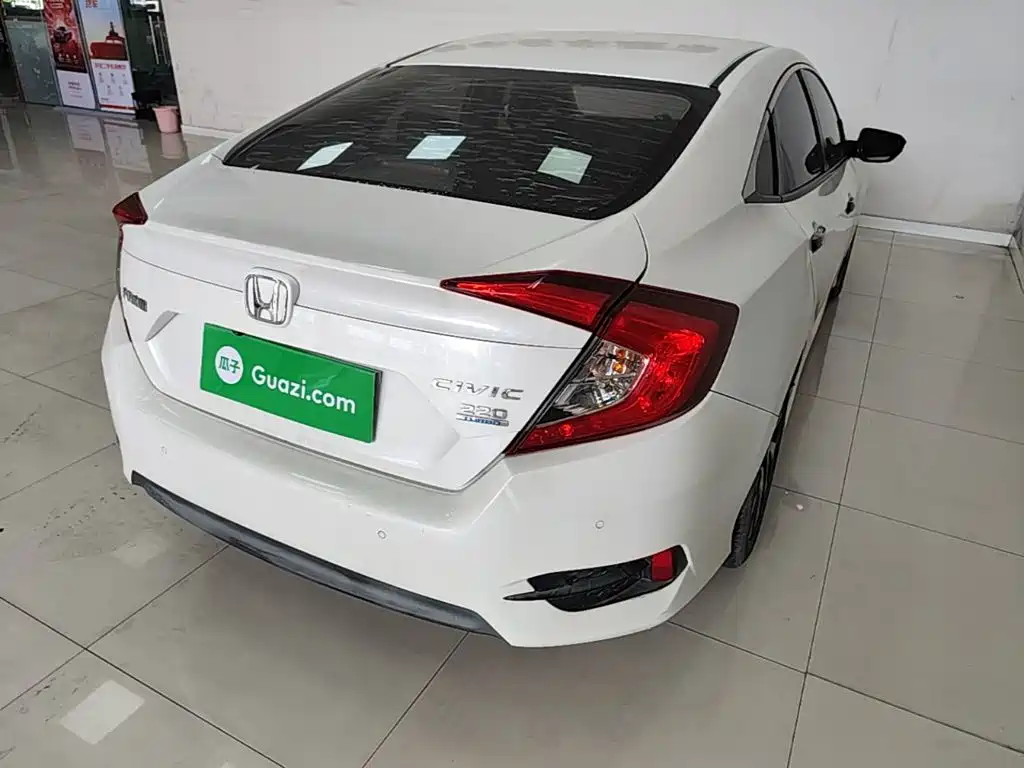 Honda Civic 2016 220TURBO CVT Luxury