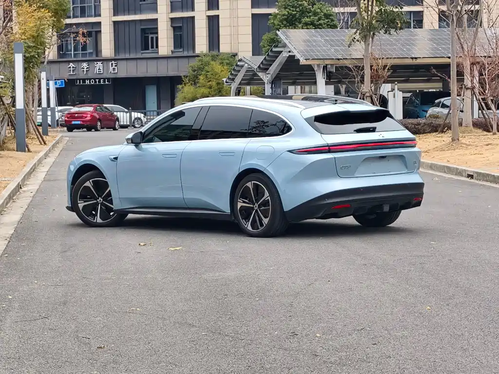 NIO NIO ET5T