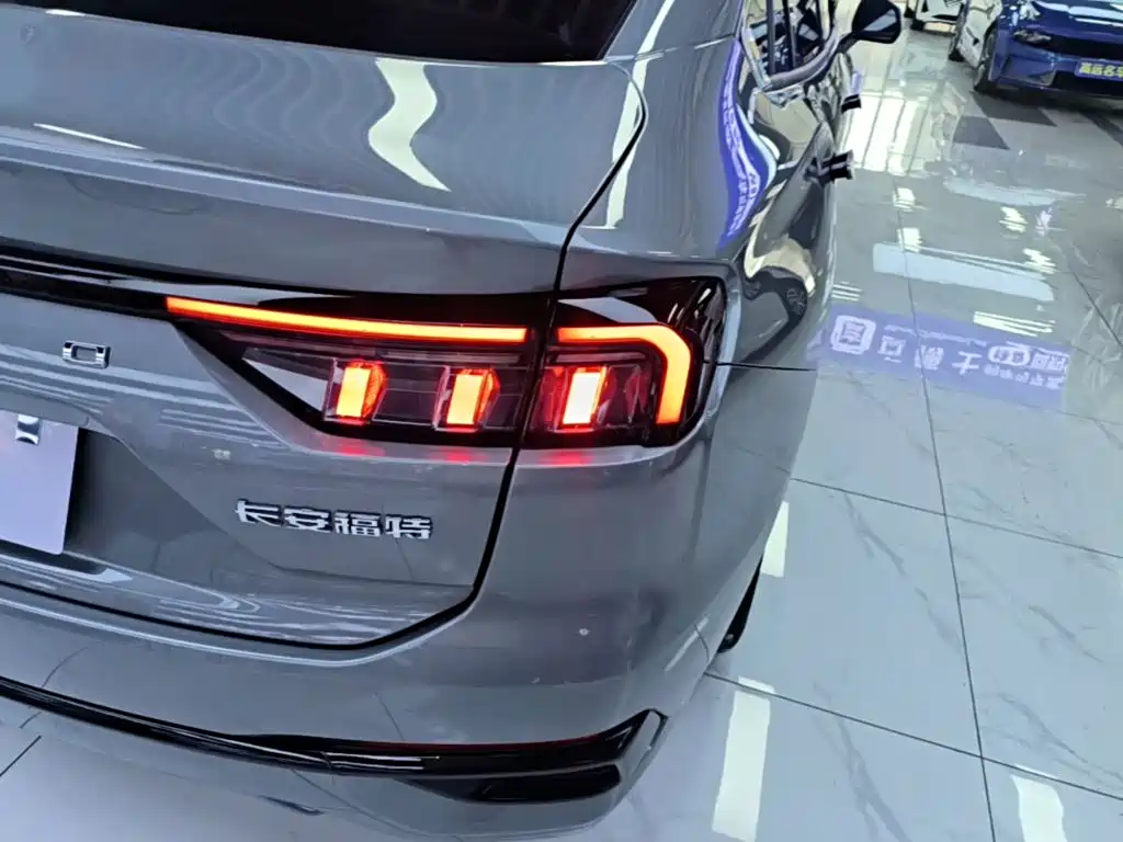 Ford Mondeo — миниатюра 8