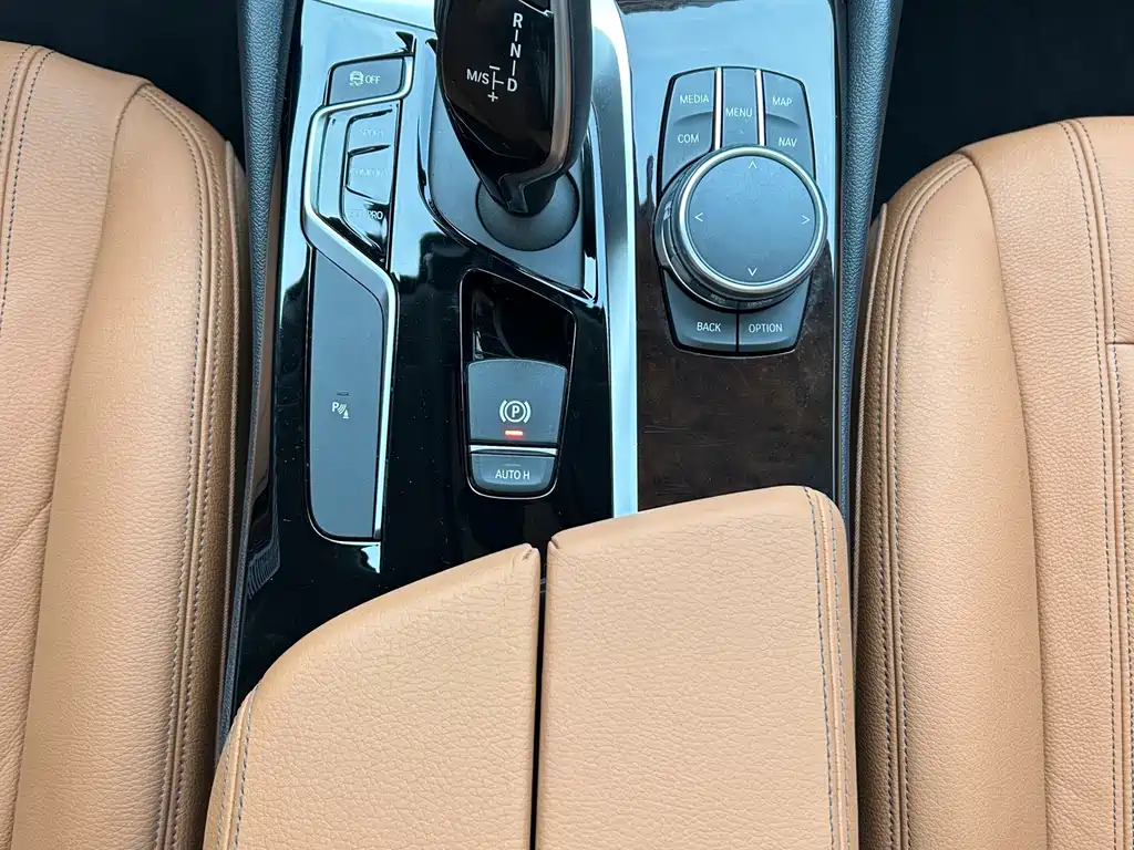 BMW 5 Series — миниатюра 18