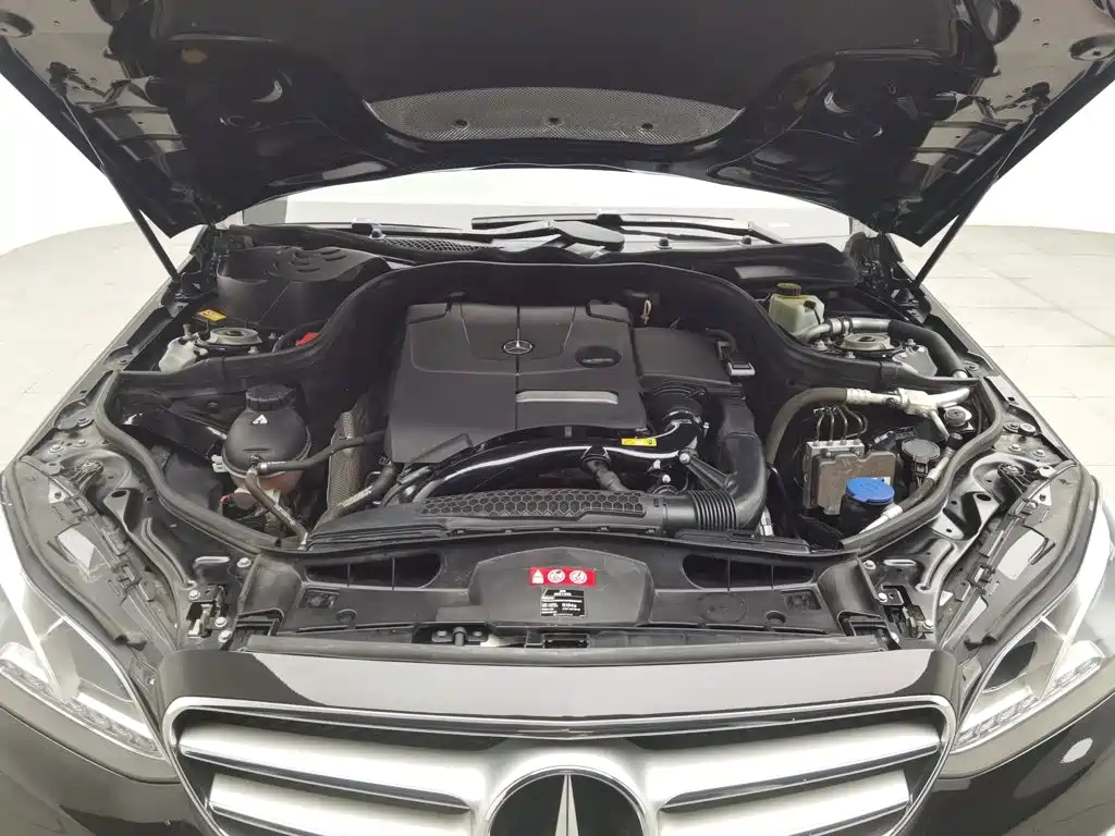 Mercedes-Benz E-Class — миниатюра 6