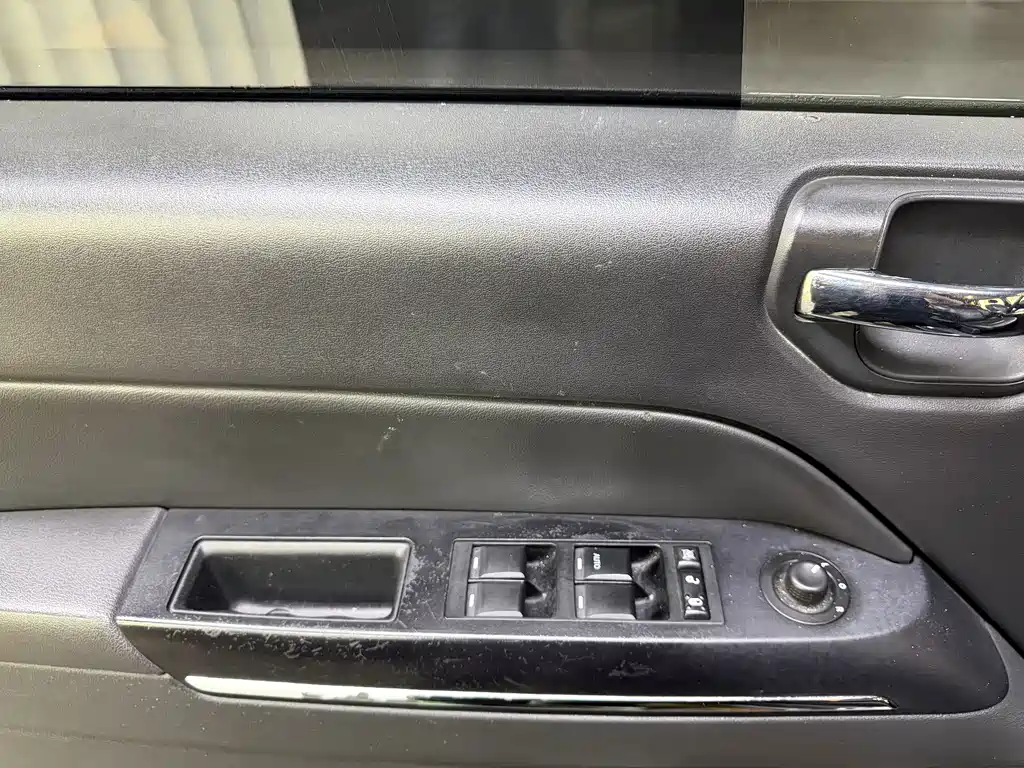 Jeep Compass (Import) — миниатюра 19