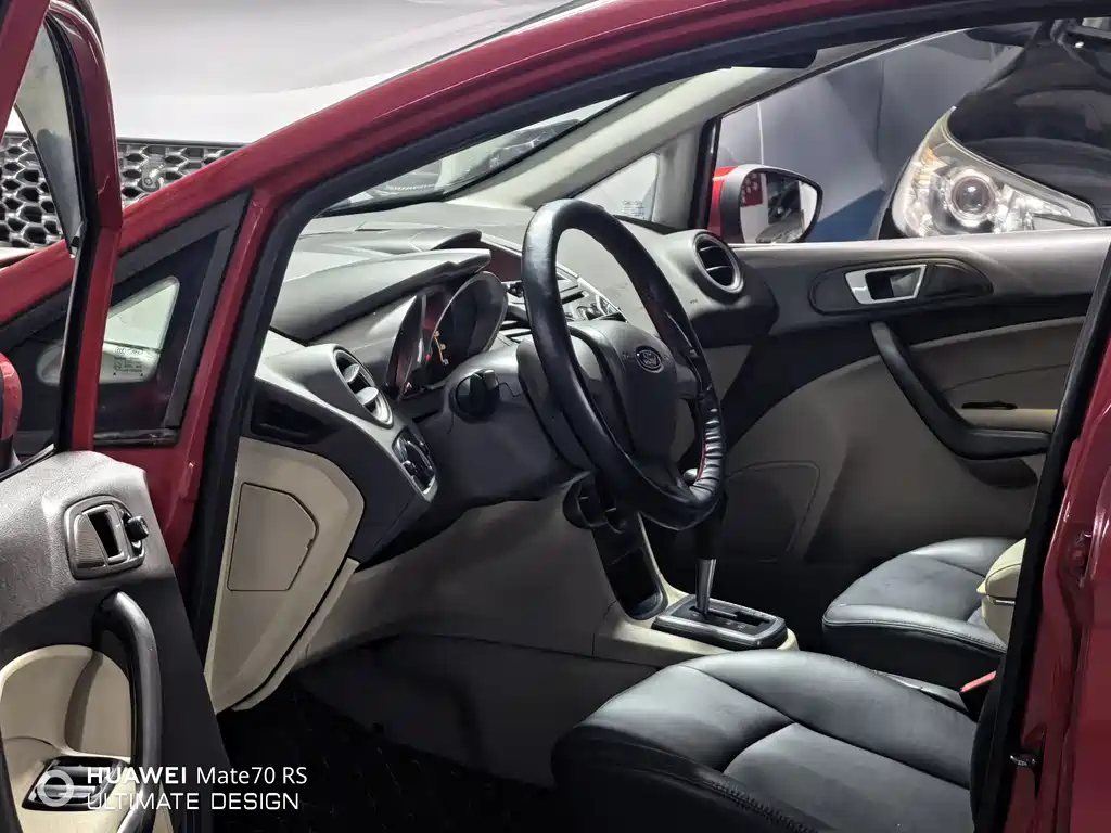 Ford Fiesta 2011 1.5L AT Fashion