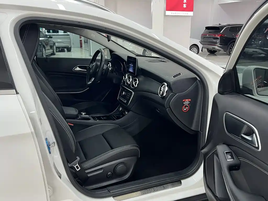Mercedes-Benz GLA 2018 GLA 200 Fashion