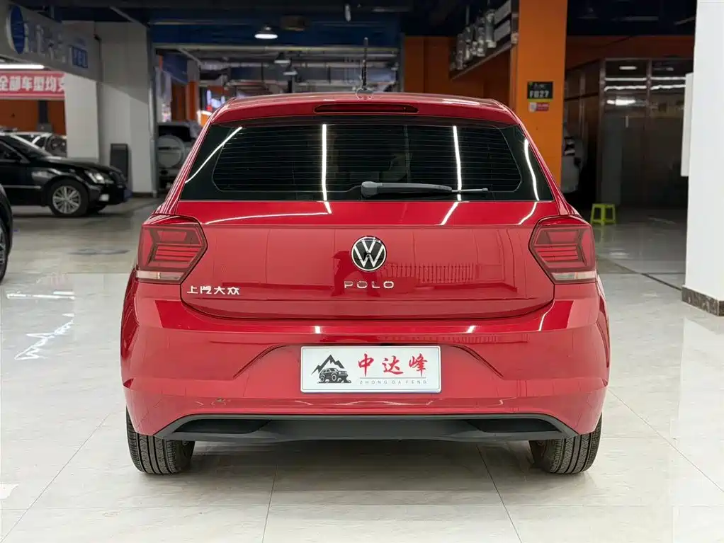 VOLKSWAGEN POLO