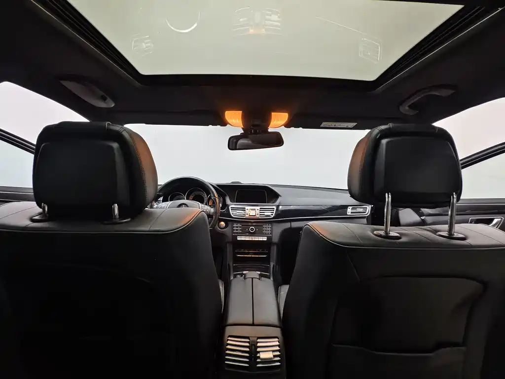 Mercedes-Benz E-Class — миниатюра 10