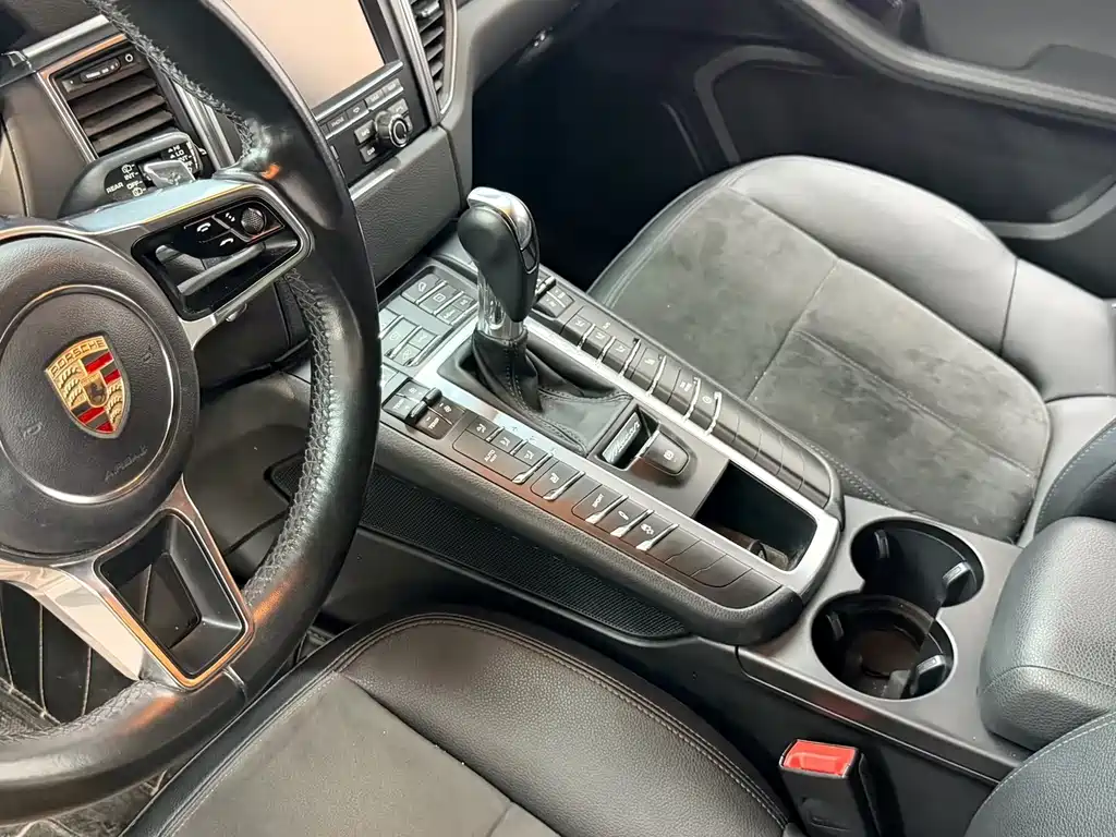 Porsche Macan — миниатюра 9