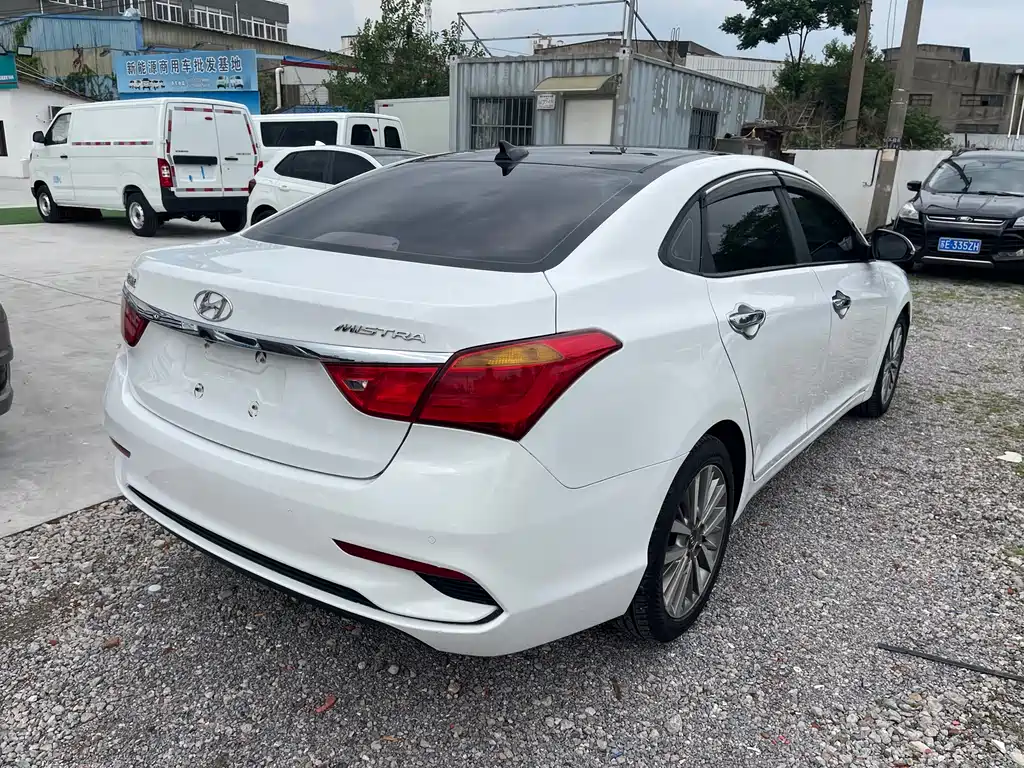 Hyundai Mistra 2017 1.8L AT GLS V