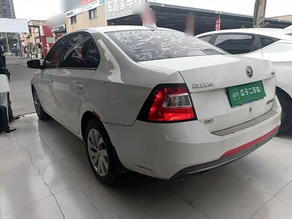 Skoda Rapid — миниатюра 5