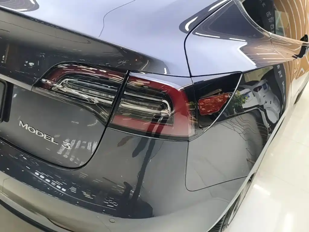 Tesla Model 3 — миниатюра 8